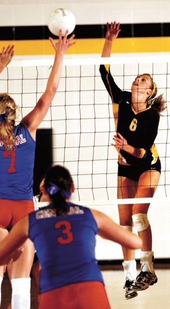 Bettendorf-Davenport Central Volleyball